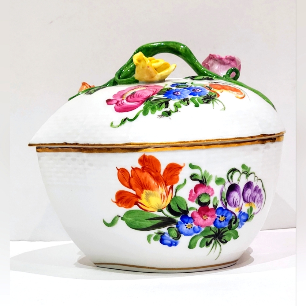 Herend Hungarian heart shape VTG candy dish/Trinket Porcelain dish with lid.